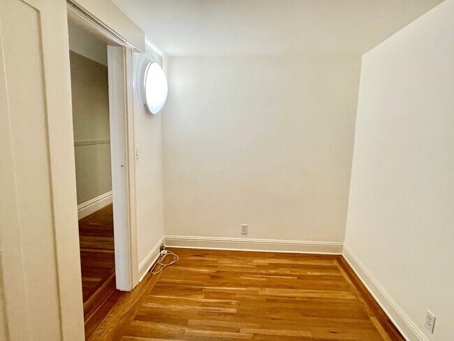 Building Photo - Lower Pacific Heights 2BR/2BA Condo With Bonus Room! Deck! Yard! Garage!  PROGRESSIVE