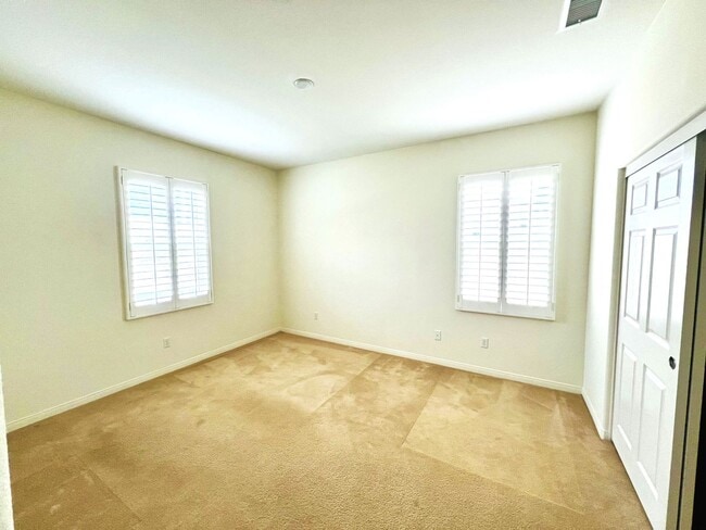 Building Photo - Beautiful 4 Bedroom, 2.5 Baths Single Family Home with 3 Car Tandem Parking Garage and Backyard w...