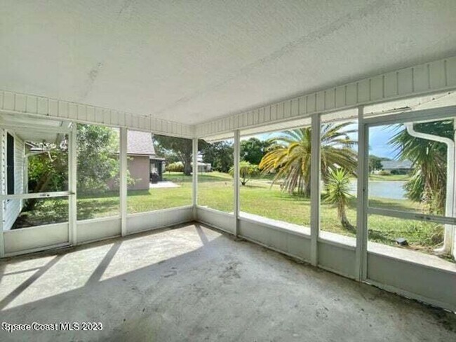 Building Photo - 3662 Heron Dr