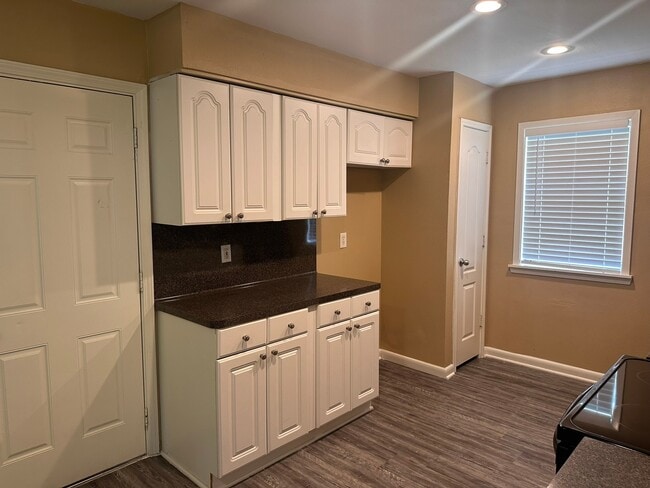 Building Photo - 5830 Effingham Dr