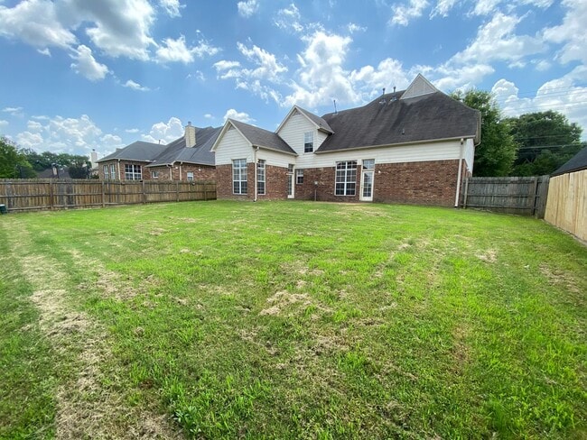 Building Photo - LARGE AND SPACIOUS HOME IN BARTLETT/ARLINGTON