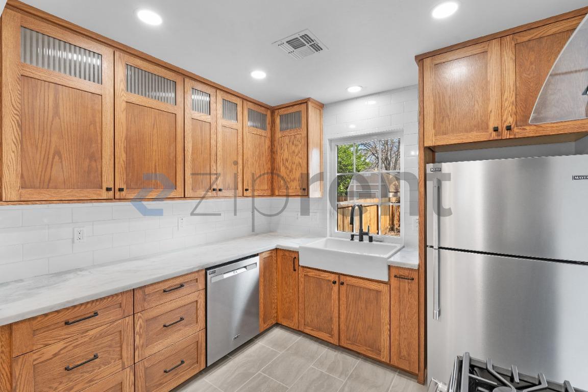 Building Photo - 2633 16th St