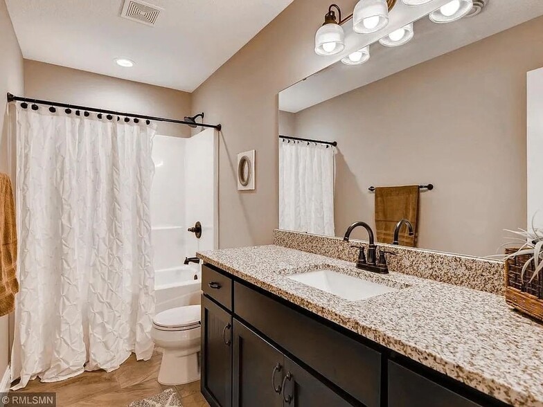 Building Photo - 22420 Calico Ct