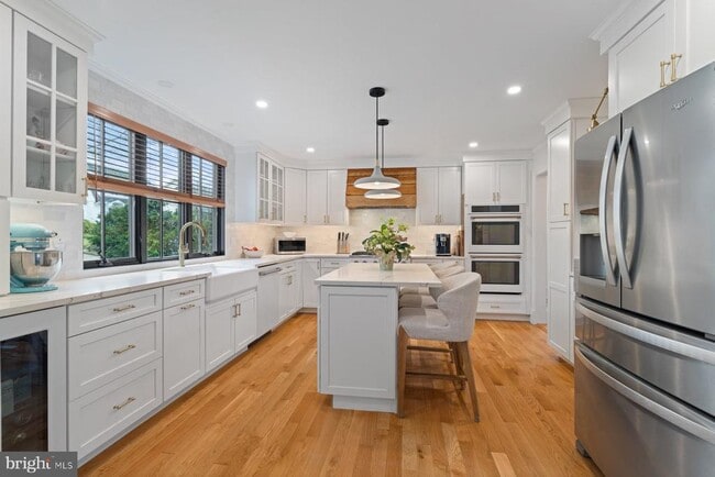 Primary Photo - 7113 Bristol Rd