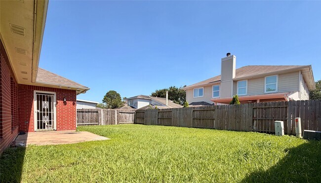 Building Photo - 13423 Agarita Ln