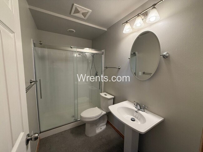 Building Photo - Beautiful 4 bed 3 bath Home!