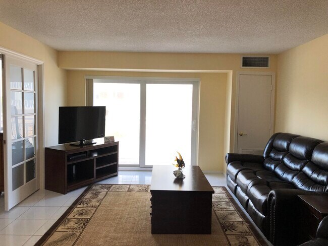 Building Photo - 3215 S Ocean Blvd