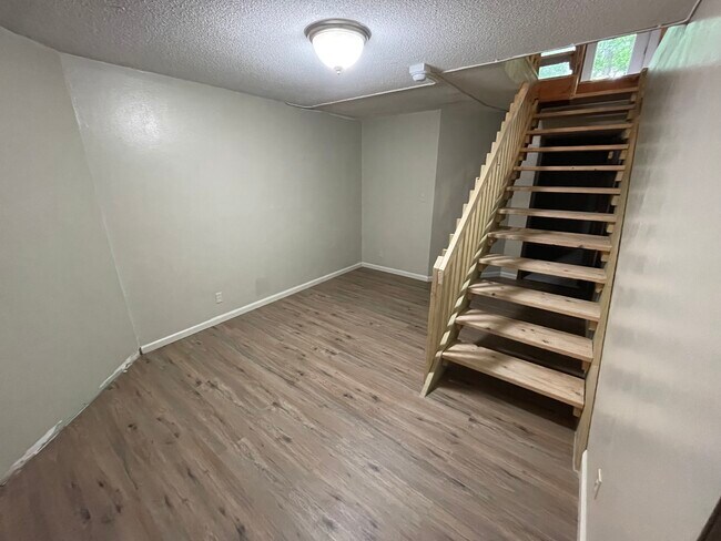 Building Photo - 3110 Alpine Dr