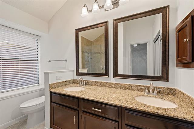 Building Photo - 1037 Colony St