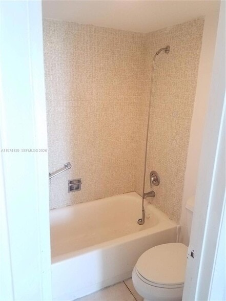 Building Photo - 3475 N Country Club Dr