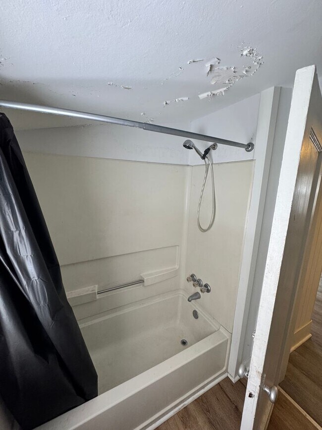 Building Photo - 3 bed 1.5 bath house near Church Hill