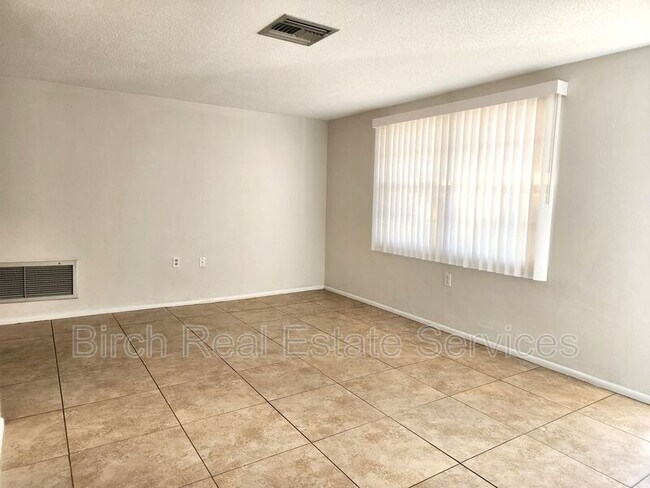 Building Photo - 1708 Springdale Dr