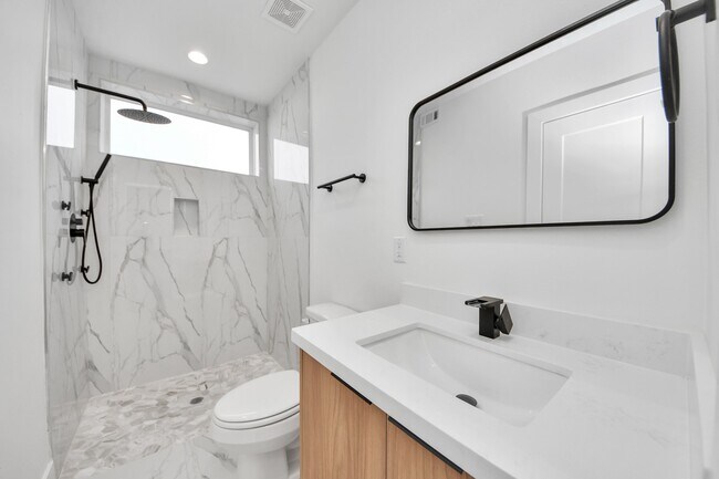 Building Photo - 3407 Hutchins St