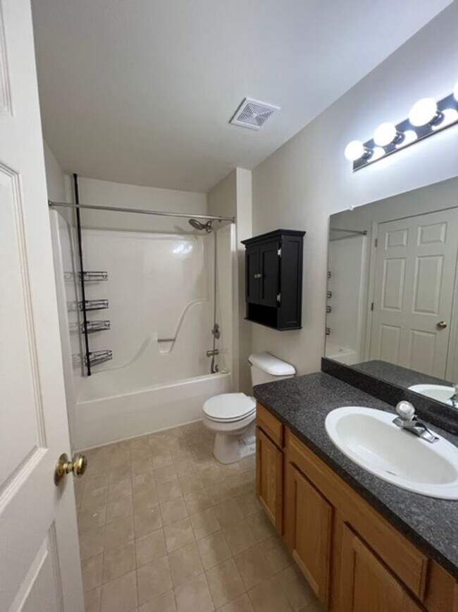 Building Photo - 3087 Promenade Cir