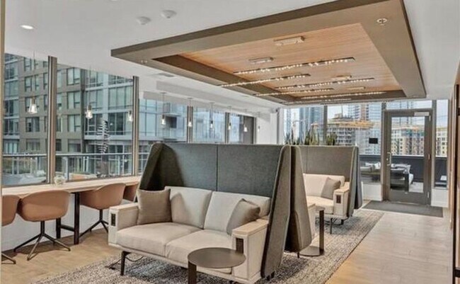 Building Photo - Downtown Seattle Modern Studio