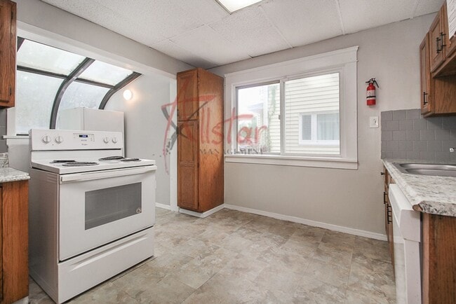Building Photo - 3821 Delmore Rd
