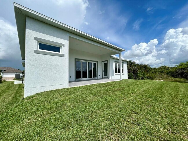 Building Photo - 8147 Tracy Cir
