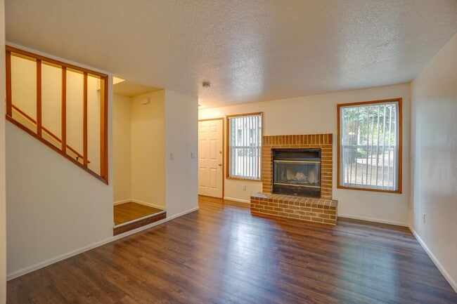 Building Photo - Fanno Creek Condo - Lovely Condo in Heart of Tigard