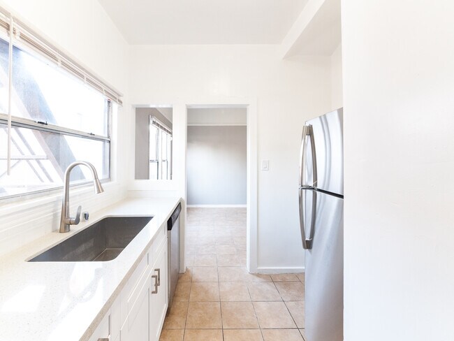 Building Photo - 209 N Berendo St