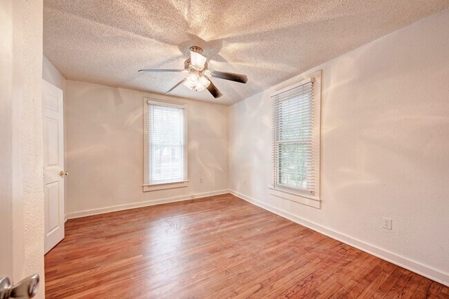 Building Photo - 3106 King St