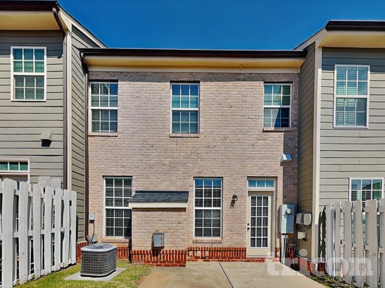 Building Photo - 22351 Market St