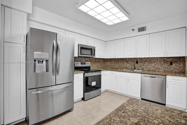 Building Photo - 3530 Mystic Pointe Dr