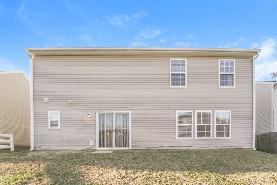 Building Photo - 2320 Highland Park Dr