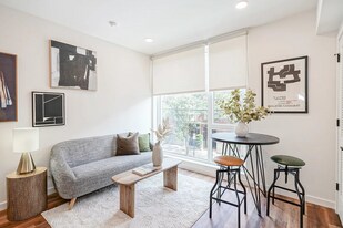 Building Photo - 1301 Bainbridge St