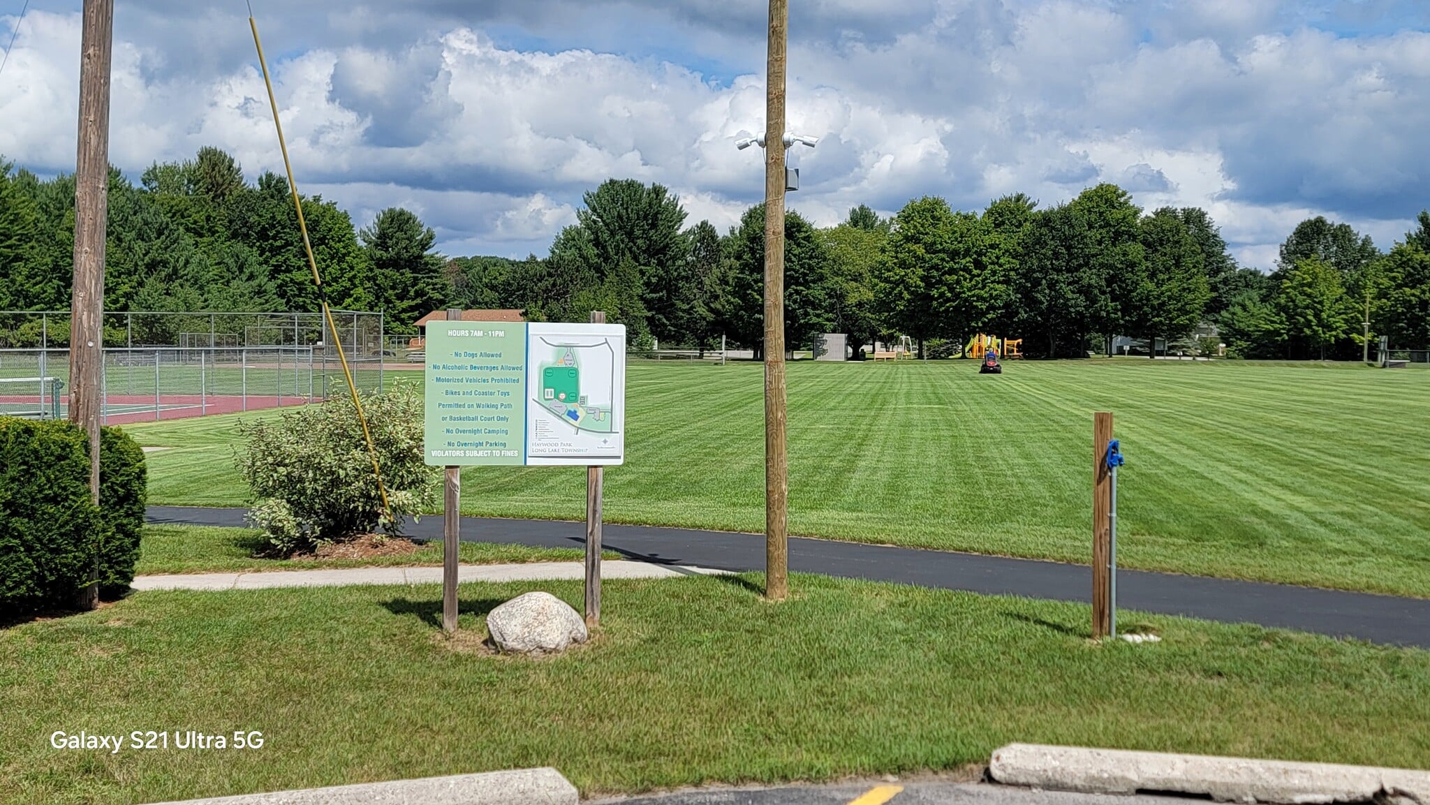 Haywood Park - 4400 Manhattan W