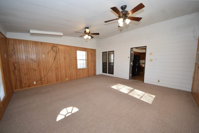 Building Photo - Very nice 3 bed 2 bath home near E. Holmes...