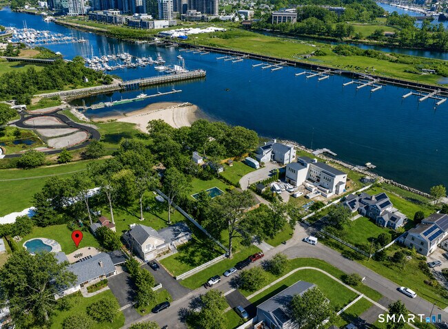 Building Photo - 58 Davenport Dr