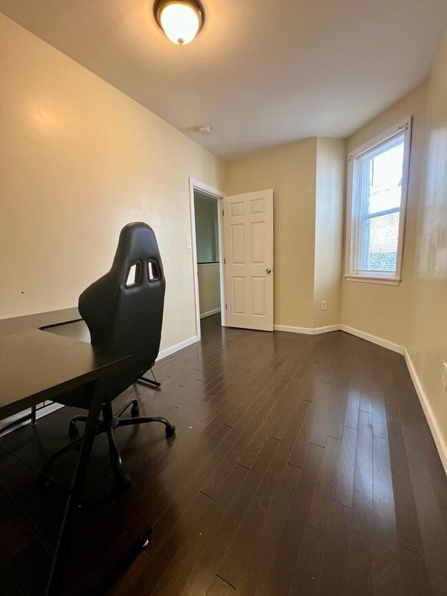 Building Photo - Gorgeous 3-Bedroom Townhome in Elmwood Park! Available NOW!