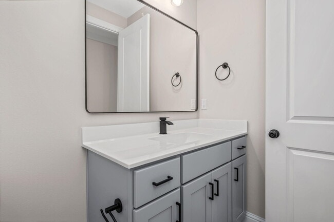 Building Photo - 1460 Pine St