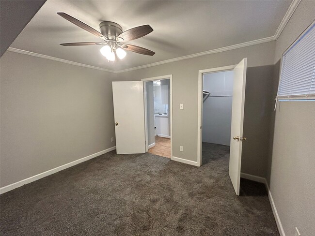 Building Photo - 807 Heights Blvd