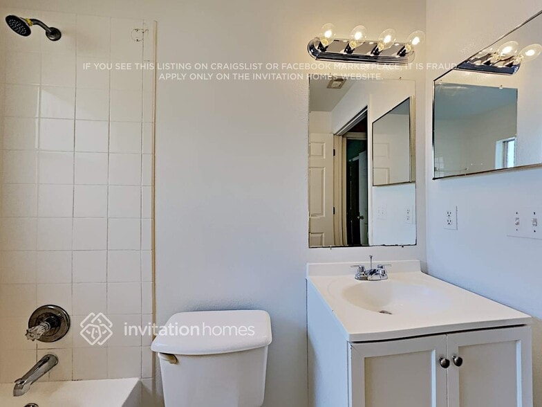 Building Photo - 8509 Blackberry Ave