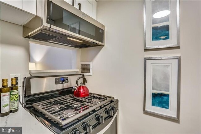 Building Photo - 4 Monroe St