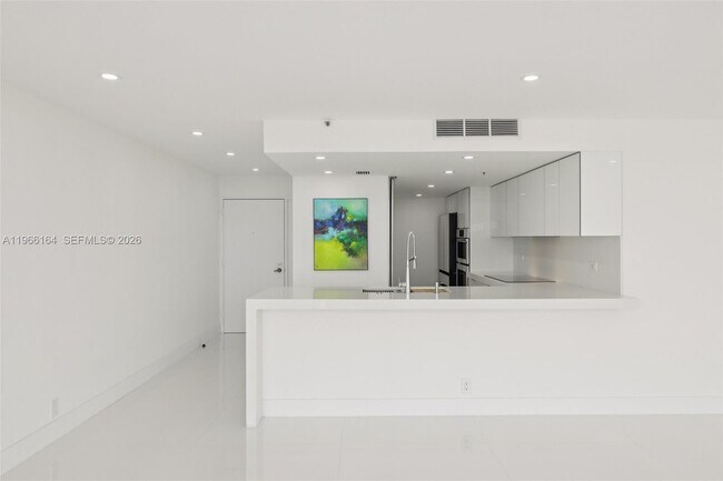 Building Photo - 7601 E Treasure Dr