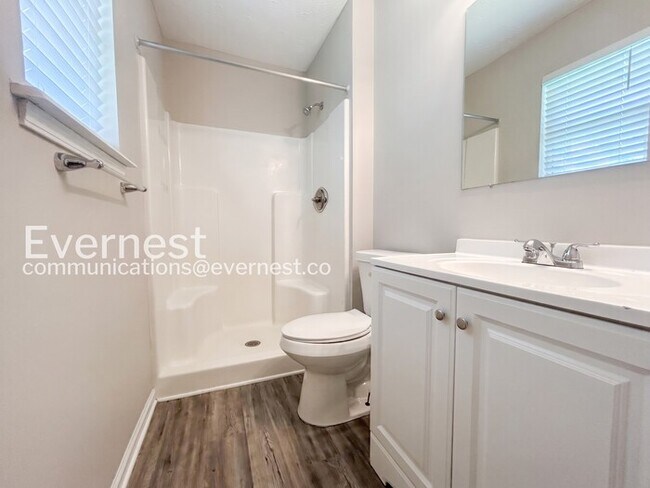 Building Photo - 3 Bed, 2 Bath Home with Fenced Yard & Garage / Pet-Friendly / Vouchers Accepted / Available Now!
