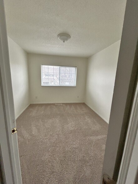 Building Photo - 10 Bridgewater Trl