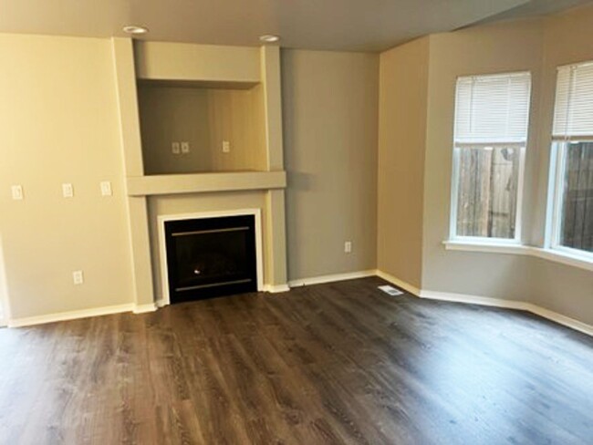 Building Photo - Fully renovated Renton Highlands 3-bedroom...