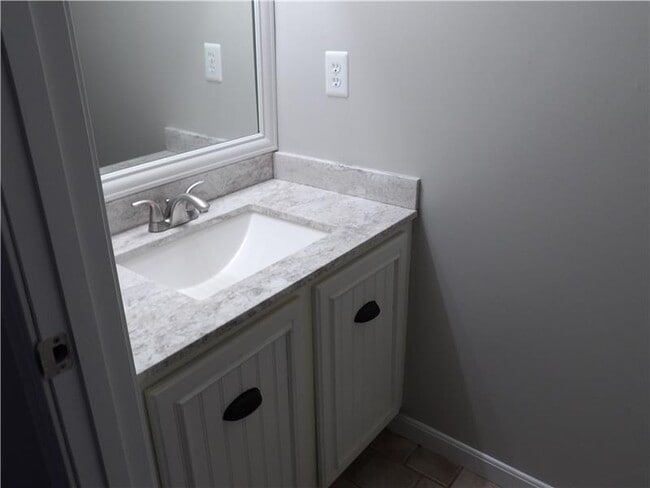 Building Photo - 3060 Lansdowne Ln