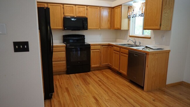 Building Photo - Spacious 3 bed 2.5 Bath, Split-Level Home in South Fort Collins!