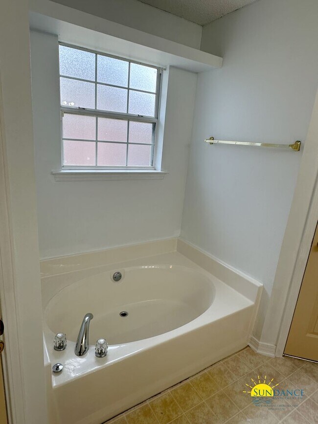 Building Photo - Charming 3-Bedroom Home in Hidden Estates Minutes from Navarre Beach!
