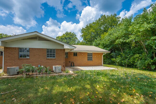 Building Photo - 2508 Woodfin Ave