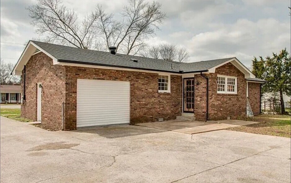 Building Photo - 147 Oak Park Dr