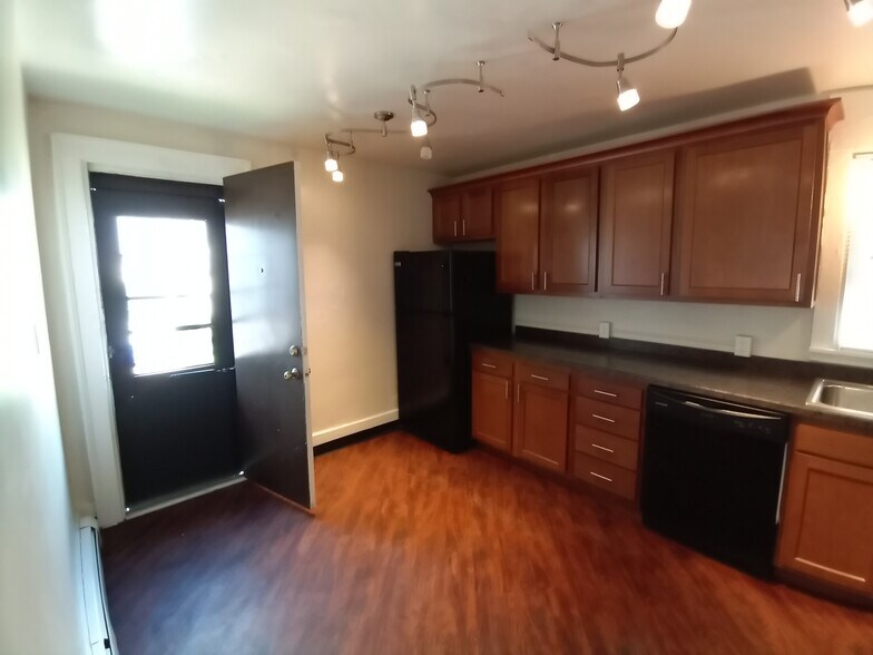 Building Photo - 608 Elmwood Ave