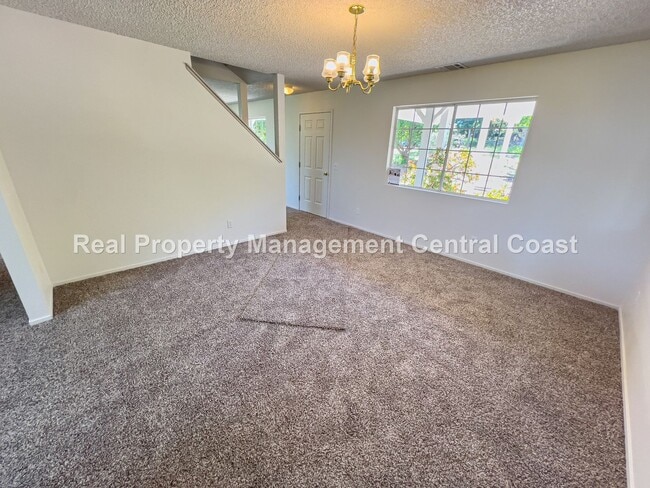 Building Photo - AVAILABLE NOW - Spacious Country Home in S...