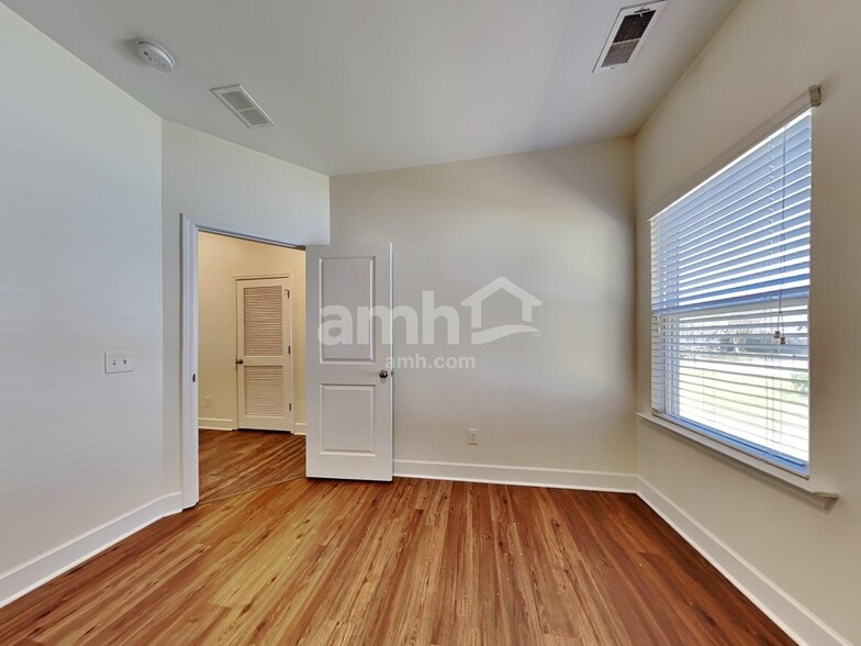 Building Photo - 201 Houston Dr