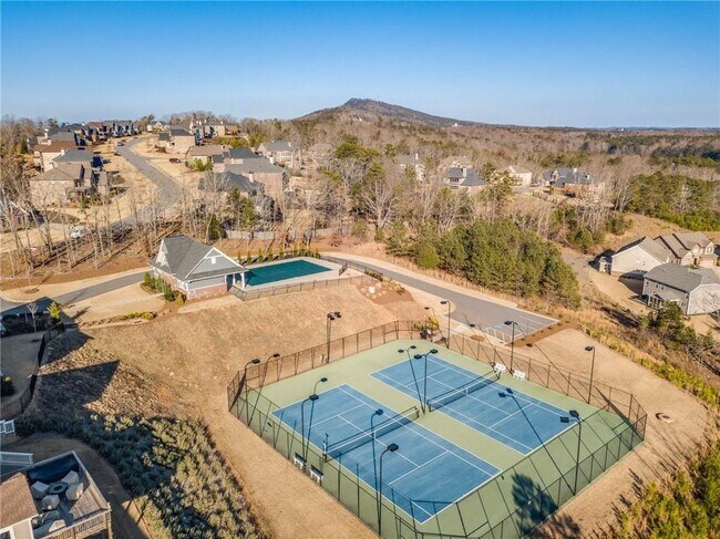 Building Photo - 1855 Kingsbury Dr