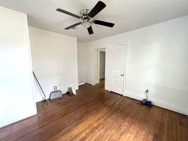 Building Photo - 107 Sinclair St